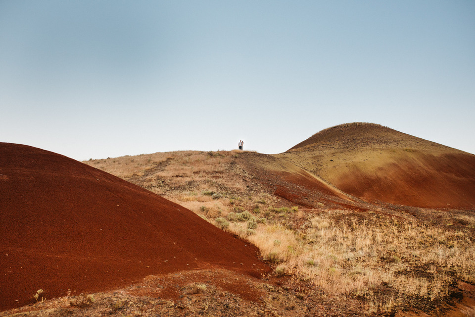 adventurous desert engagement session at the john day fossil beds bend, or