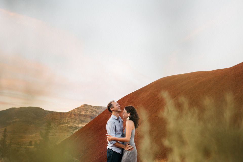 adventurousdesert engagement session at the john day fossil beds bend, or
