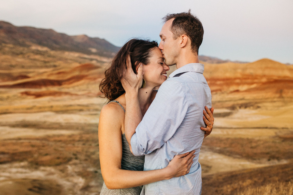 adventurous desert engagement session at the john day fossil beds bend, or