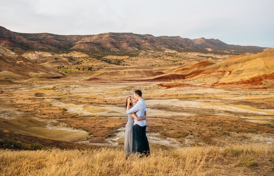 adventurous desert engagement session at the john day fossil beds bend, or