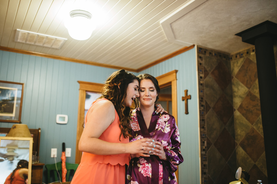 backyard wedding in the oregon forest with lawn games and pie