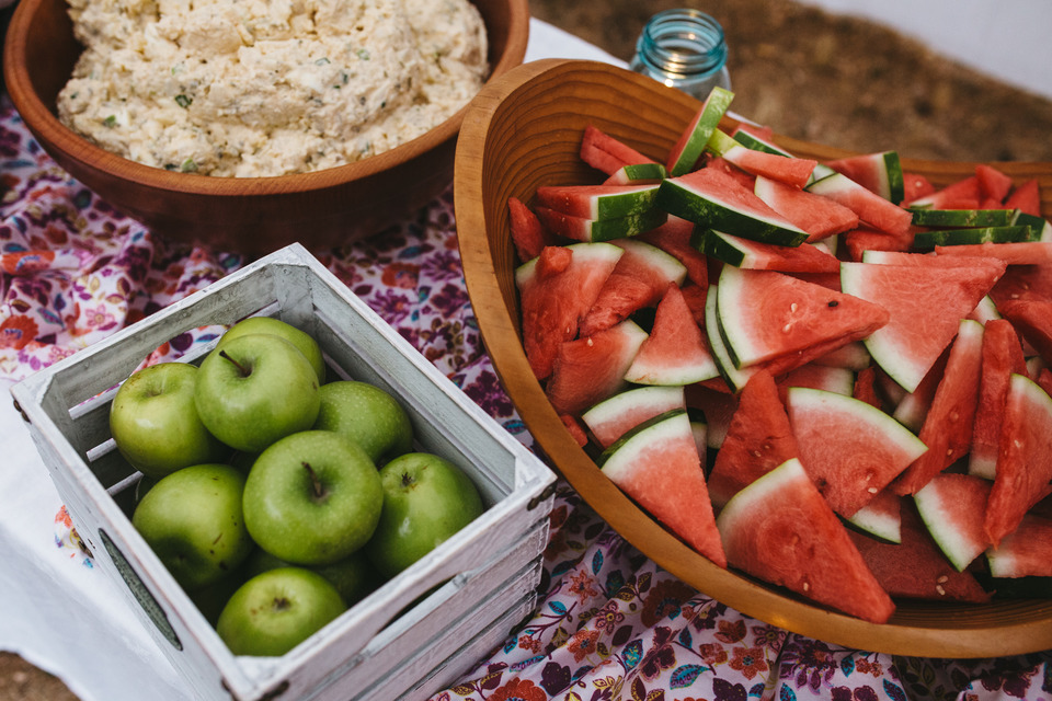 backyard wedding in the oregon forest with lawn games and pie