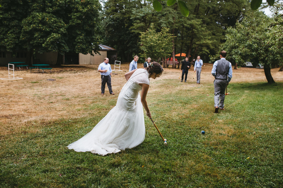 backyard wedding in the oregon forest with lawn games and pie