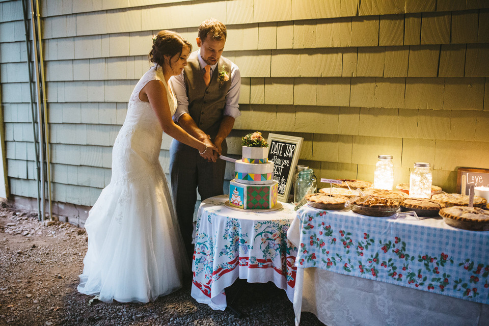 backyard wedding in the oregon forest with lawn games and pie