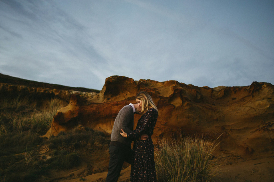 sunset photos of kate and isaac for their oregon coast anniversary session