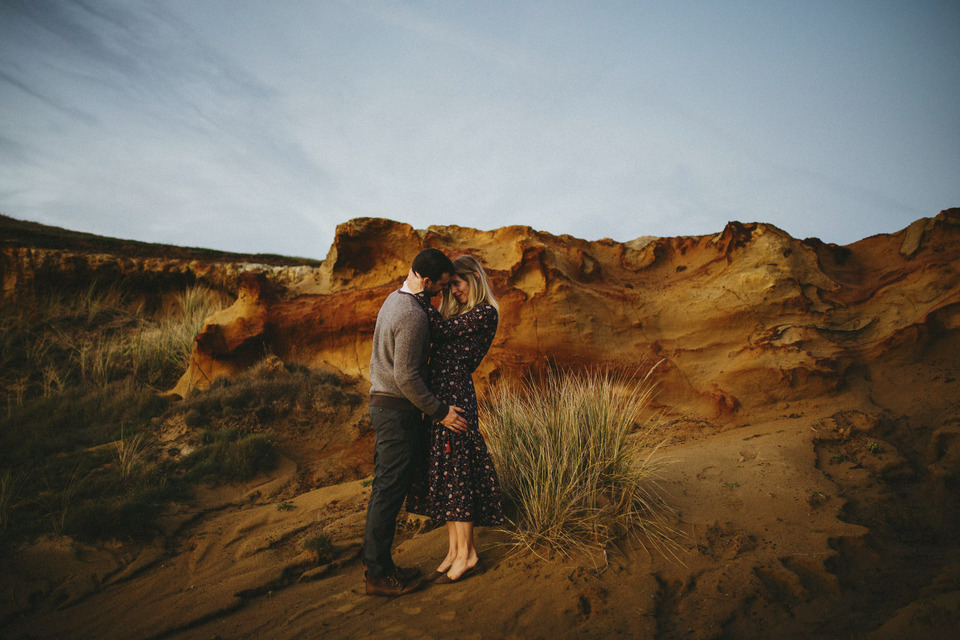 sunset photos of kate and isaac for their oregon coast anniversary session